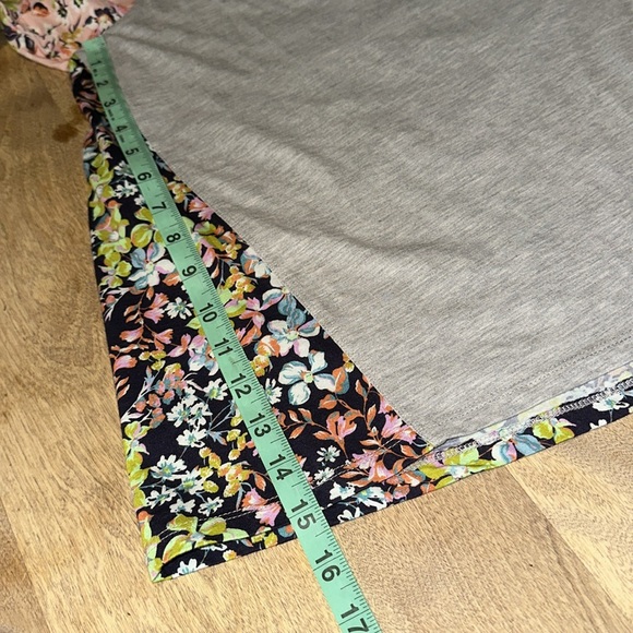 Anthropologie Maeve Gray Multi-Color Floral Suzanne Top - Picture 7 of 9